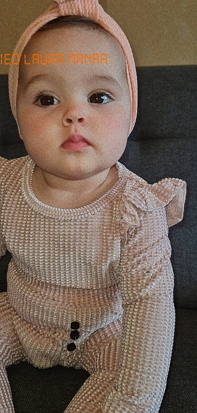 Chaima participe au concours pour gagner de l'argent avec cette photo : baby, baby_toddler_clothing, cheek, chin, clothing, eye, eyebrow, eyelash, face, facial_expression, hairstyle, head, headgear, iris, lip, neck, nose, person, skin, sleeve