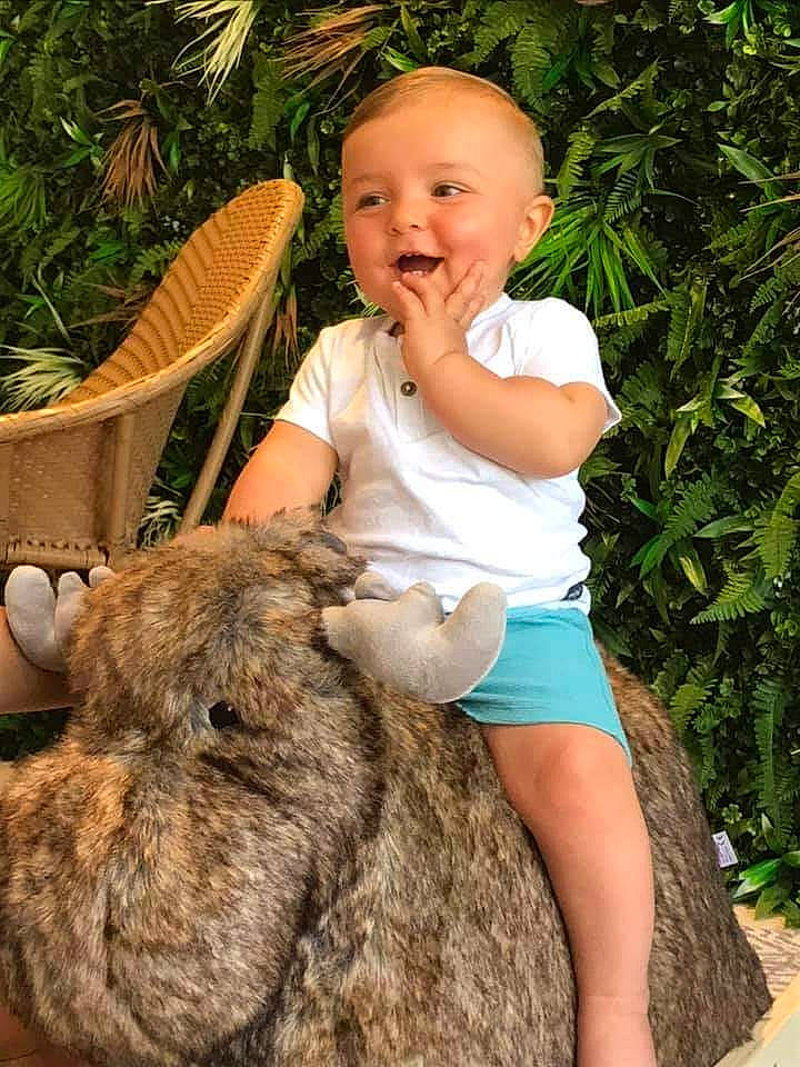 Jonas a rejoint le concours — aidez-le/la à gagner de superbes lots ! child, fawn, person, smile