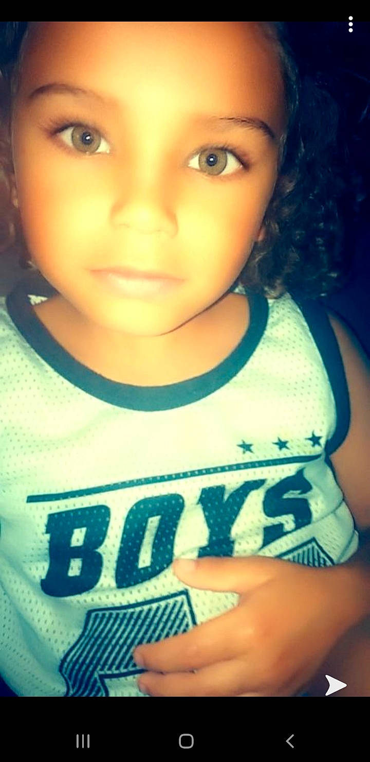 Matheo a rejoint le concours — aidez-le/la à gagner de superbes lots ! beauty, black_hair, cheek, child, chin, cool, eye, eyebrow, face, forehead, hair, hairstyle, head, lip, mouth, neck, nose, person, selfie, skin