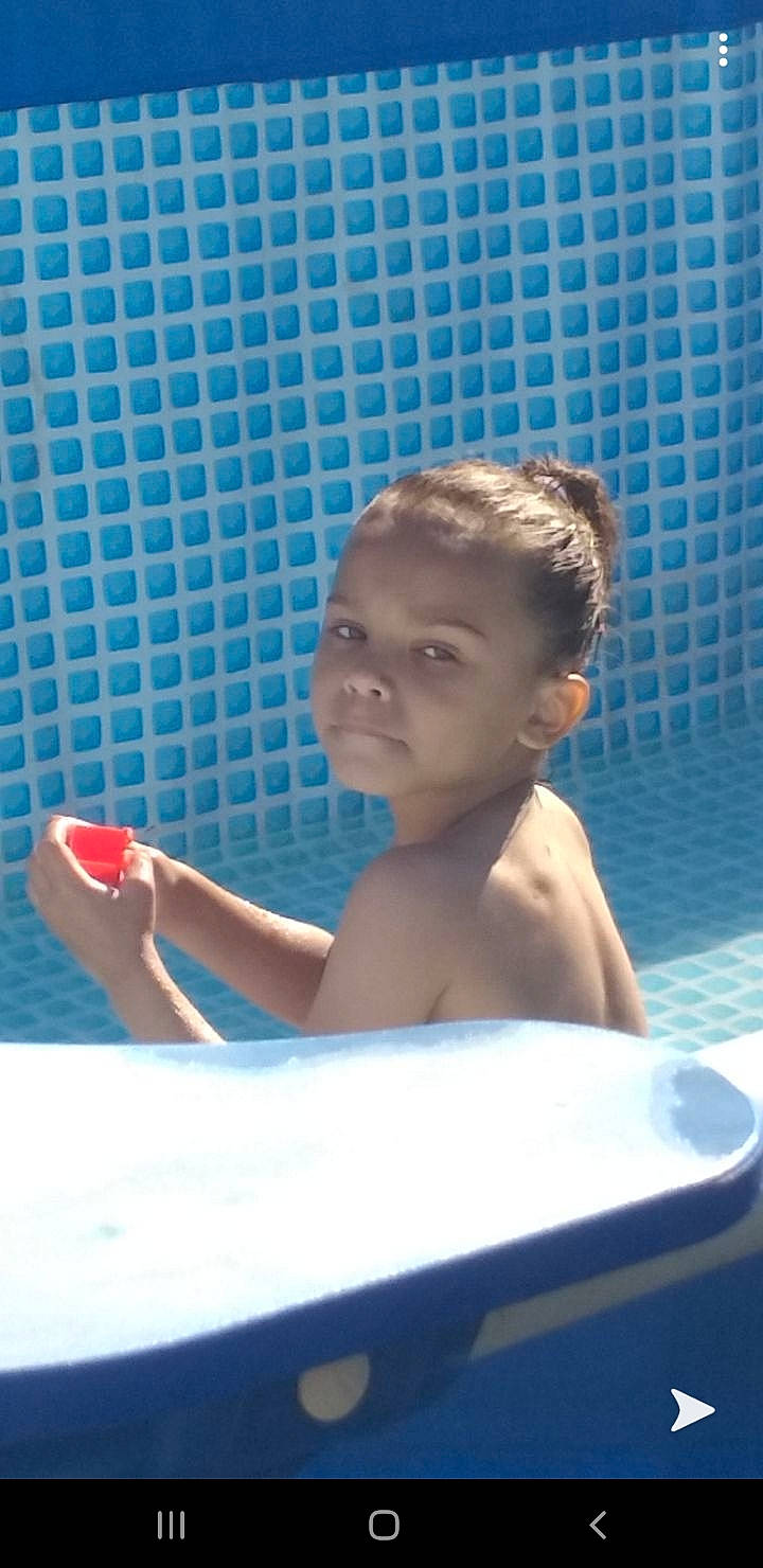 Matheo a rejoint le concours — aidez-le/la à gagner de superbes lots ! bathing, bathtub, child, fun, leisure, person, recreation, summer, swimming_pool, toddler, vacation
