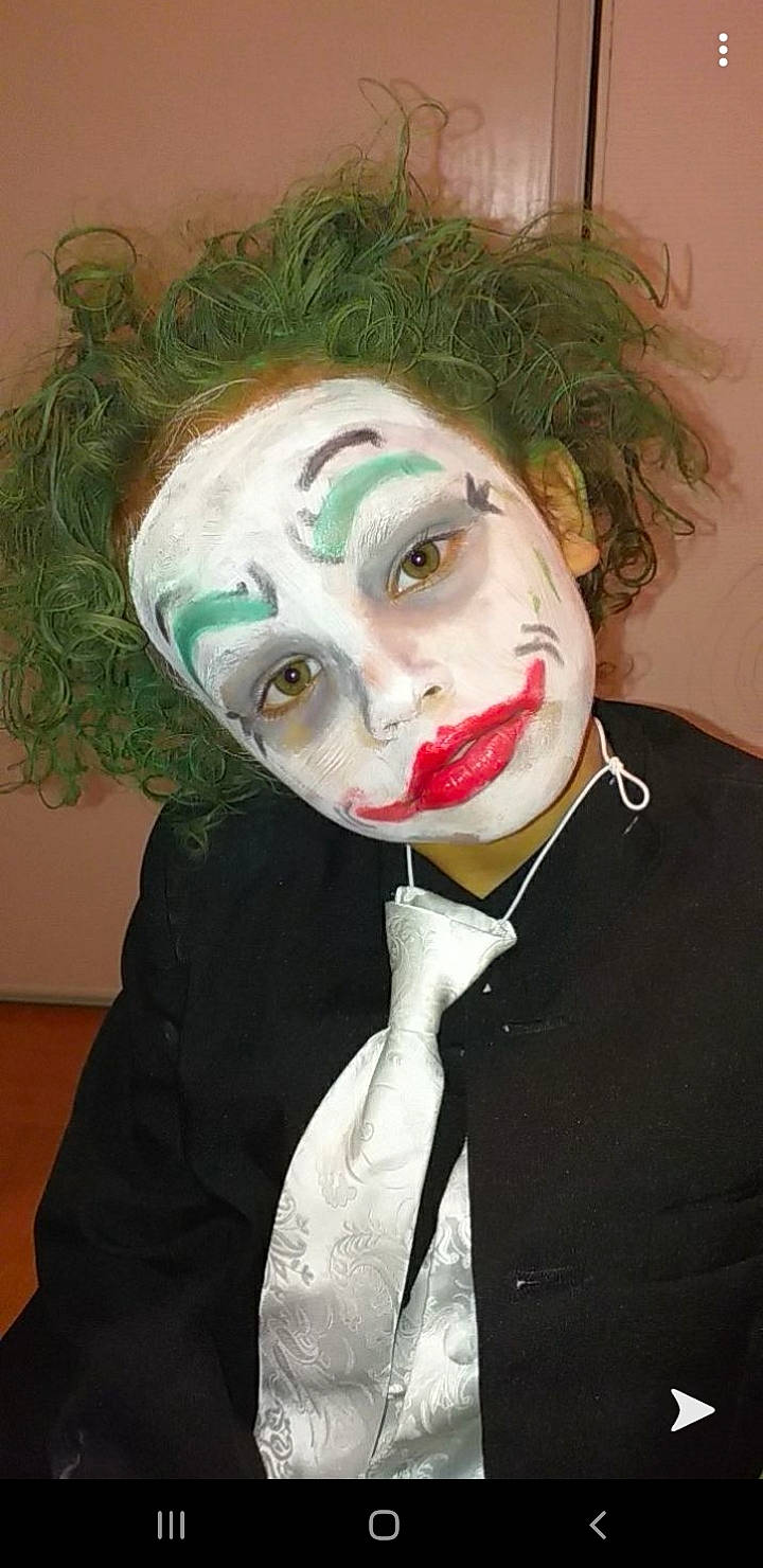 Matheo a rejoint le concours — aidez-le/la à gagner de superbes lots ! clown, costume, face, fictional_character, head, joker, mask, mime_artist, mouth, nose, performing_arts, person, smile, supervillain