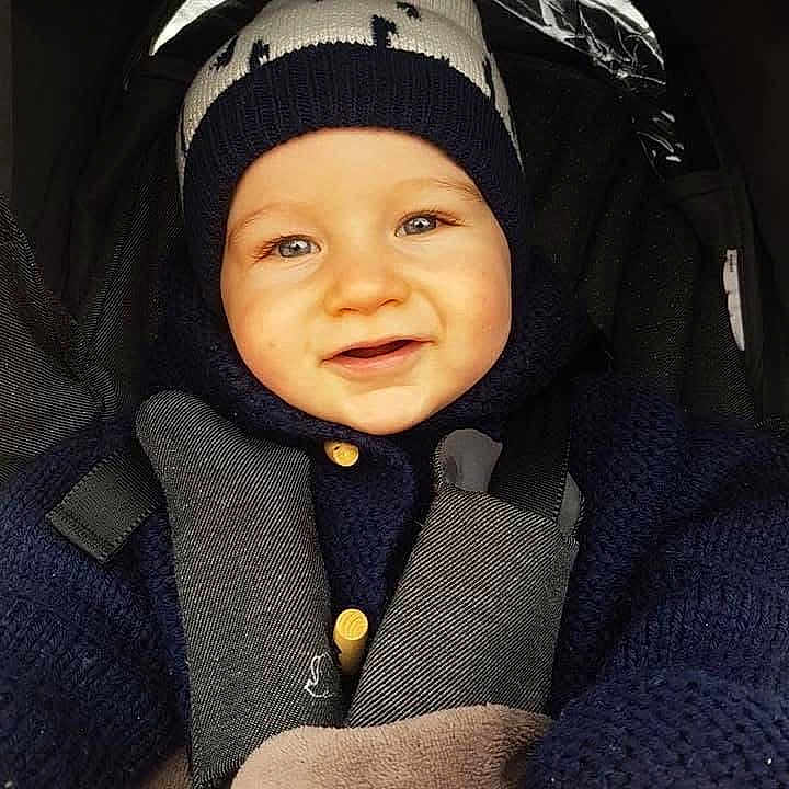 Gabriel participe au concours pour gagner de l'argent avec cette photo : baby, blue, bundle, car_seat, child, closeup, cozy, cute, face, happy, hat, infant, knitwear, person, portrait, seatbelt, smiling, straps, warm_clothing, winter