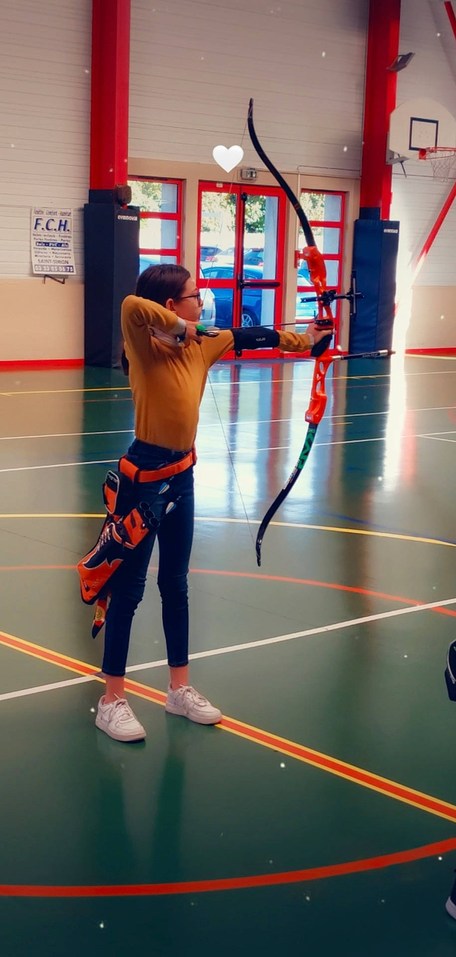 Ambre a rejoint le concours — aidez-le/la à gagner de superbes lots ! balance, basketball_hoop, chair, competition_event, field_house, flooring, fun, knee, leisure, net, person, player, playing_sports, recreation, room, sport_venue, sports, sports_equipment, sportswear, team_sport