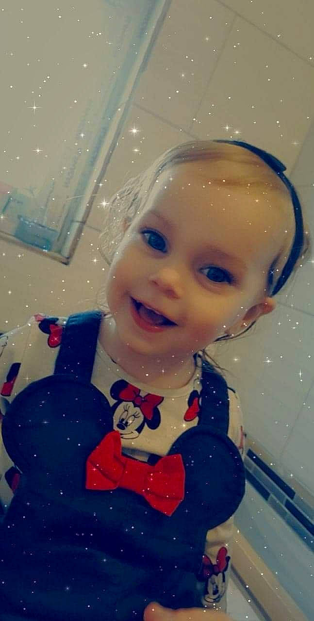 Savannah participe au concours pour gagner de l'argent avec cette photo : art, baby, baby_toddler_clothing, bathing, bow_tie, carmine, cheek, child, electric_blue, fictional_character, fun, happy, joy, nose, paint, pattern, person, plastic, smile, toddler