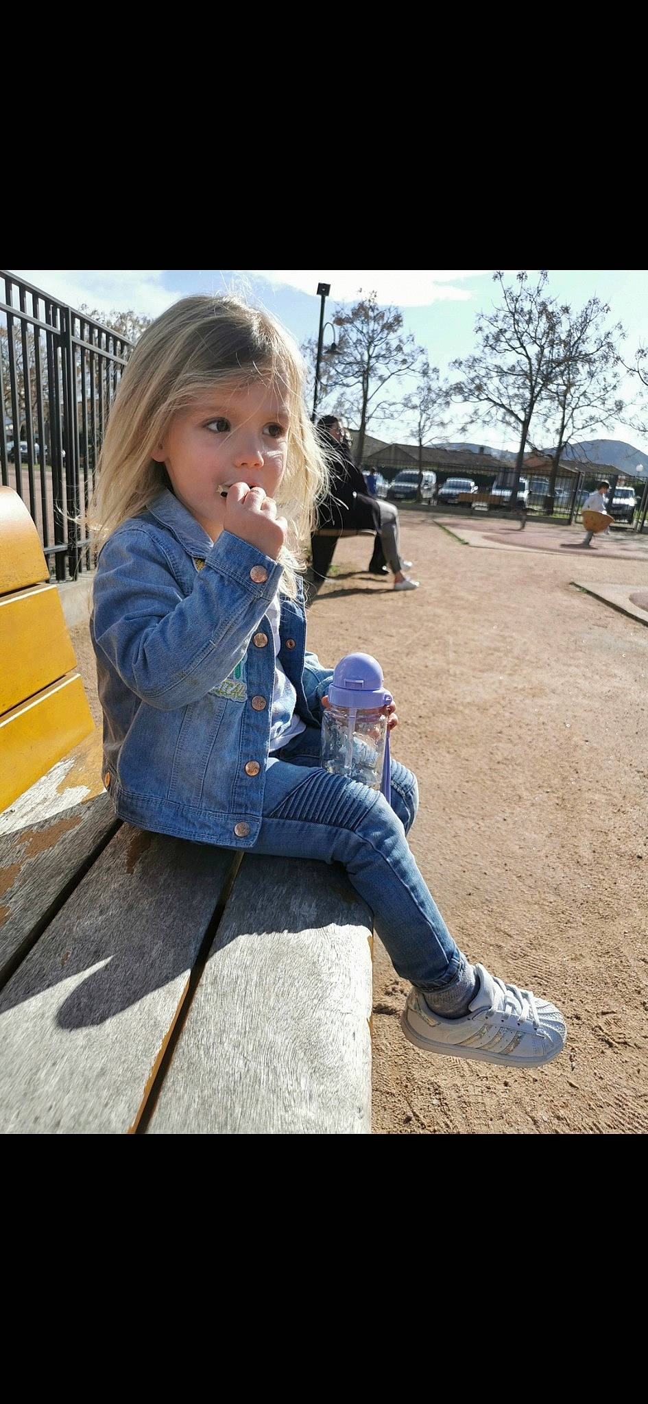 Anghjula-maria participe au concours pour gagner de l'argent avec cette photo : blond, child, denim, fun, jeans, person, photography, play, shoe, sitting, smile, snapshot, toddler