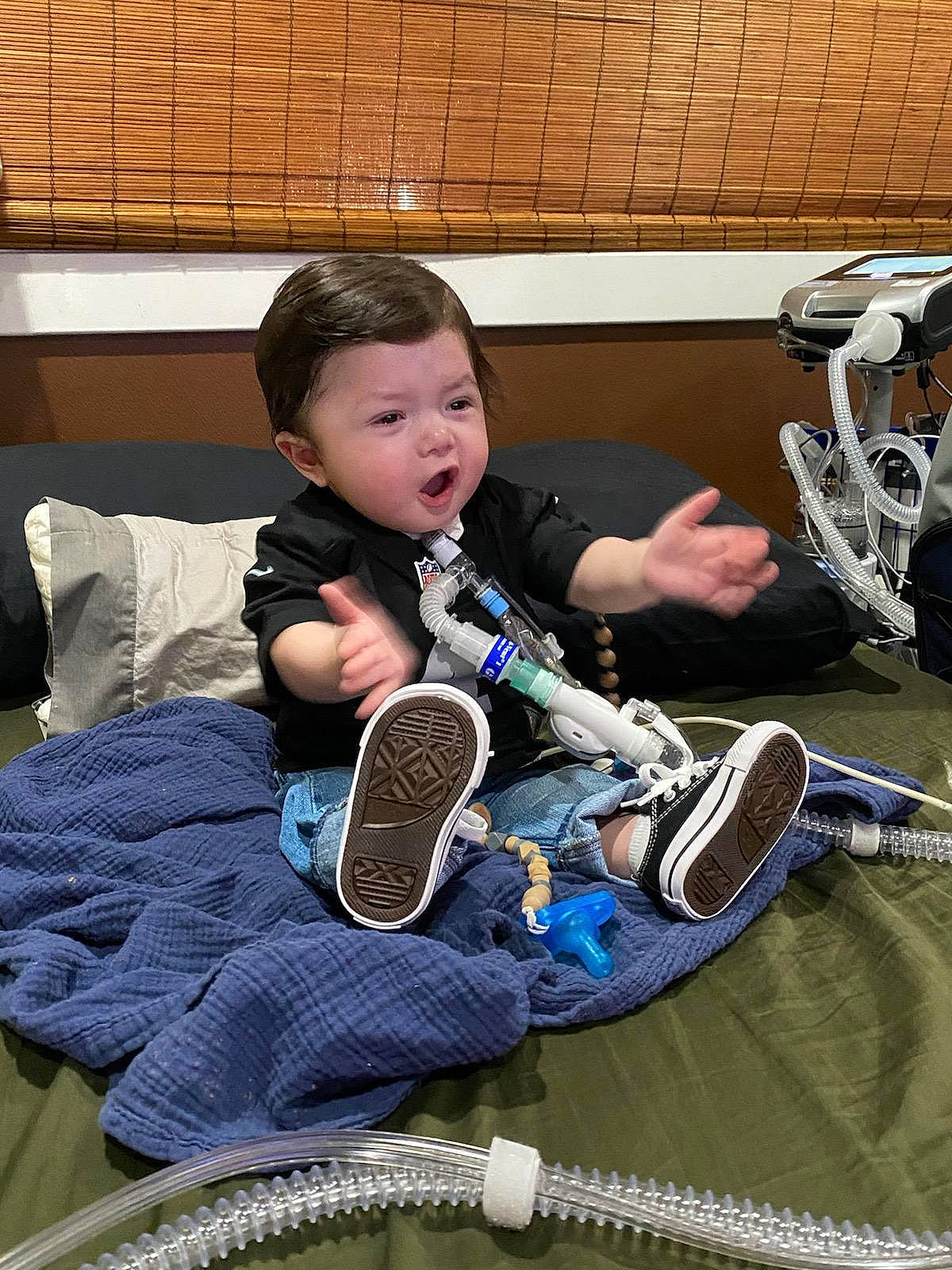 Uriel is registered to the contest to win money with this photo: child, person, sitting, toddler