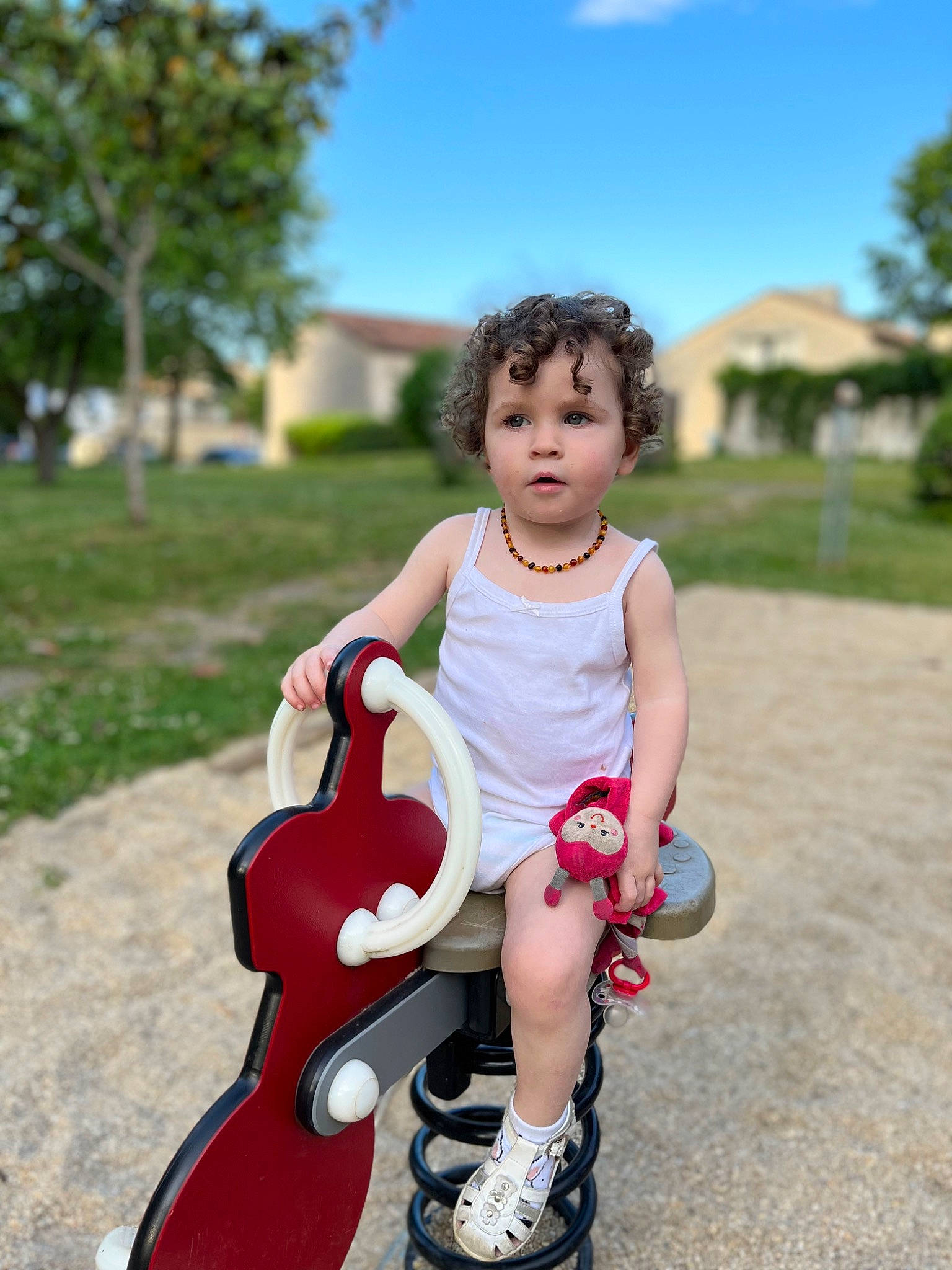 Kiara participe au concours pour gagner de l'argent avec cette photo : baby_toddler_clothing, child, flash_photography, fun, grass, happy, human_leg, knee, leisure, people_in_nature, person, plant, recreation, riding_toy, rolling, sky, summer, thigh, toddler, tree