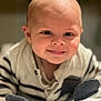 Issa a rejoint le concours — aidez-le/la à gagner de superbes lots ! baby, smiling, face, head, bald, child, infant, sweater, striped, cute, portrait, indoors, soft_light, happy, young, warm, closeup, person, apparel, cozy