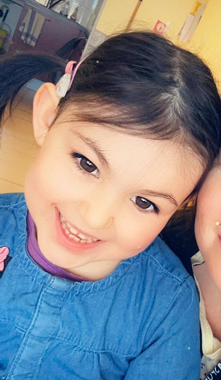 Kélya a rejoint le concours — aidez-le/la à gagner de superbes lots ! black_hair, cheek, chin, clothing, cool, ear, eyebrow, eyelash, forehead, happy, human_body, iris, jaw, joy, lip, mouth, neck, nose, person, skin