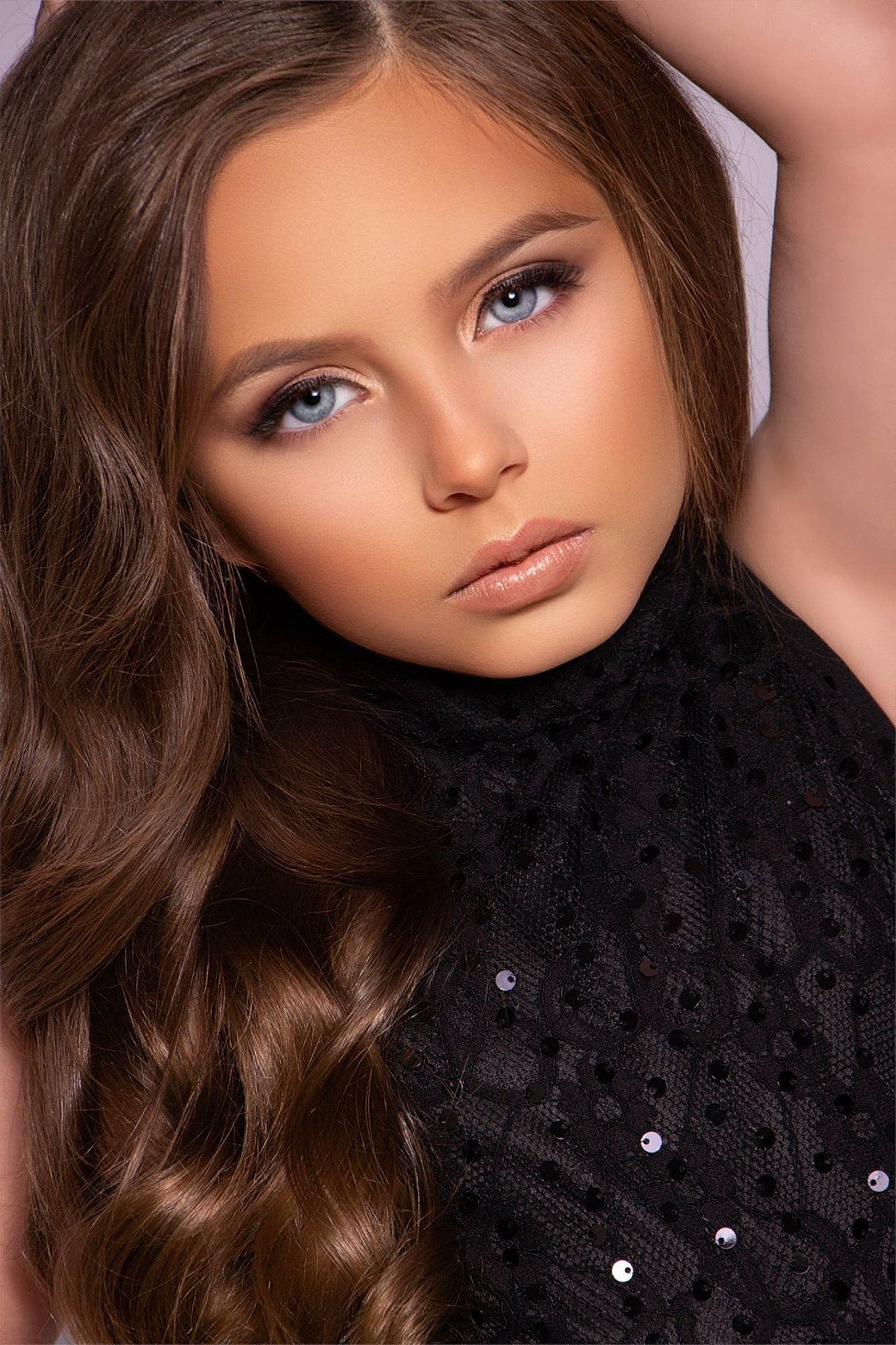 Isabella is registered to the contest to win money with this photo: beauty, black_hair, blond, cheek, eye, eyebrow, eyelash, fashion_model, flash_photography, iris, jaw, layered_hair, lip, long_hair, makeover, neck, nose, person, skin, sleeve