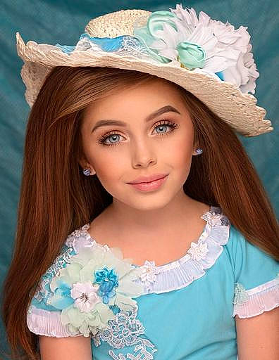 Isabella is registered to the contest to win money with this photo: azure, blue, chin, clothing, eye, eyebrow, eyelash, face, green, hair, hairstyle, hat, head, headwear, joy, lip, neck, organ, people_in_nature, person