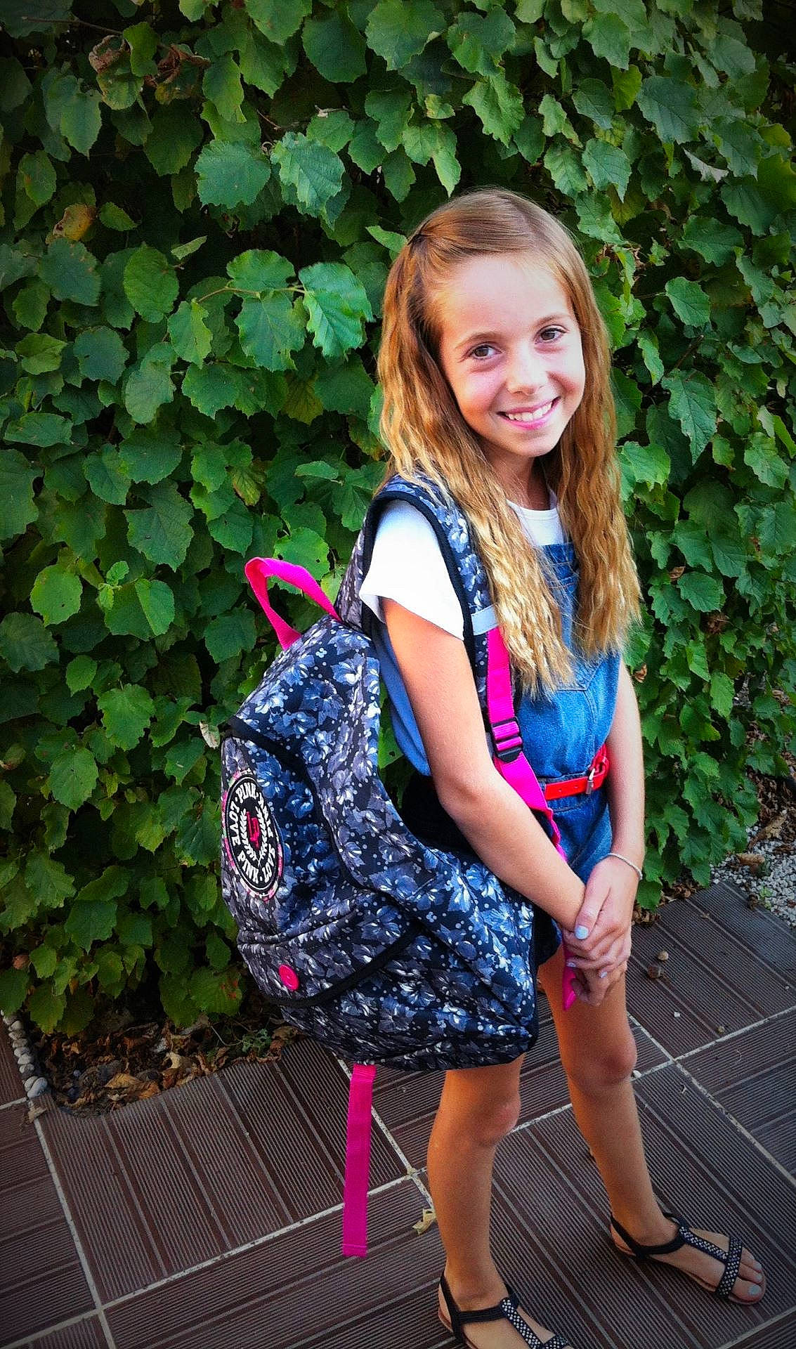 Tina a rejoint le concours — aidez-le/la à gagner de superbes lots ! beauty, child, clothing, dress, fashion, girl, human_positions, joy, lady, model, pattern, photo_shoot, portrait_photography, sitting, spring, toddler