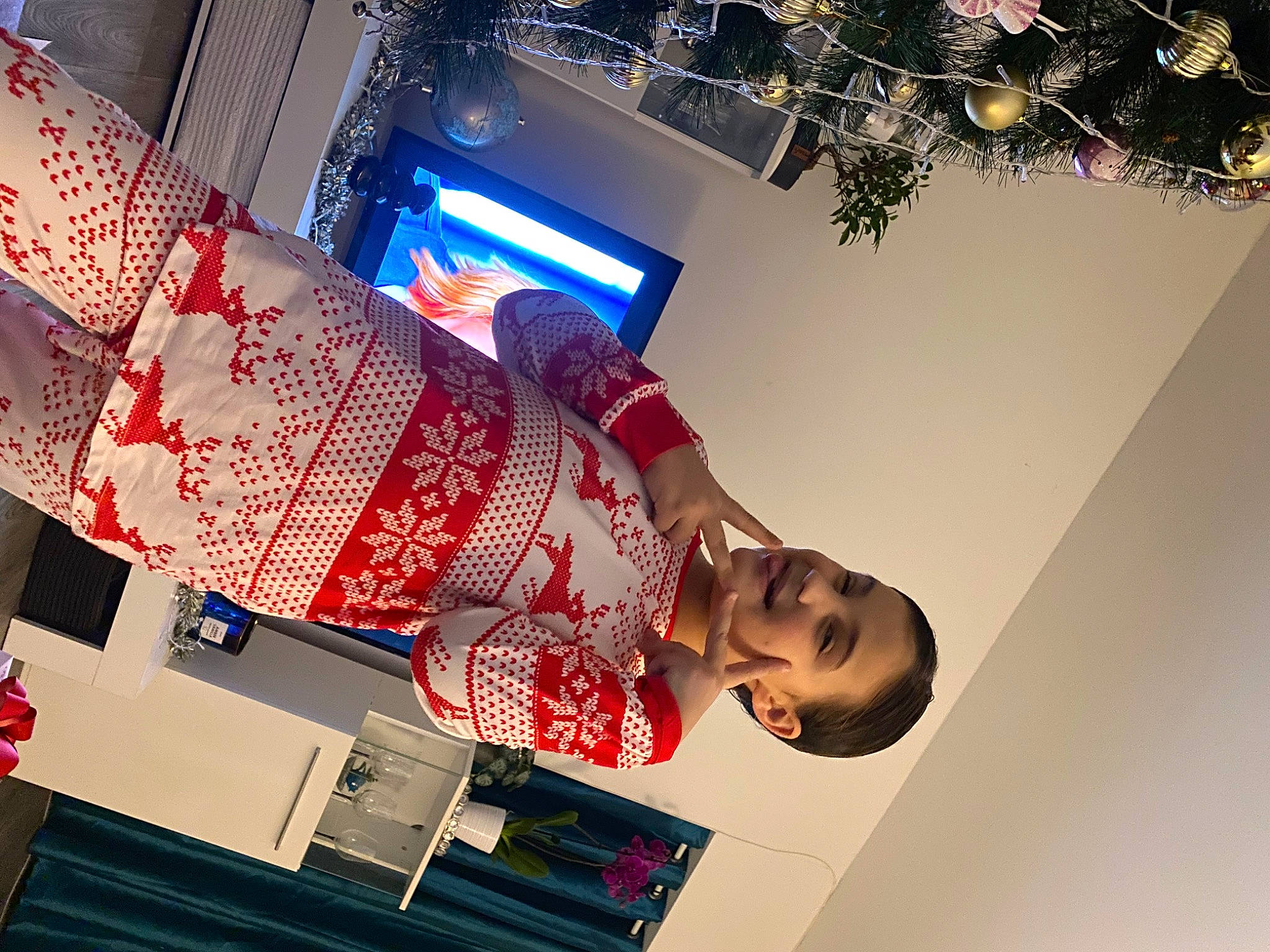 Luna a rejoint le concours — aidez-le/la à gagner de superbes lots ! advertising, art, carmine, ceiling, electric_blue, event, fashion_design, font, fun, graphic_design, joy, magenta, pattern, person, photography, publication, room, smile, space, tree