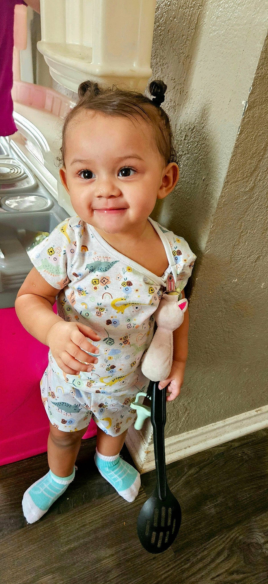 Zendaya is registered to the contest to win money with this photo: baby, baby_toddler_clothing, blond, cheek, child, face, finger, happy, human_leg, knee, neck, person, pink, shorts, shoulder, skin, sleeve, smile, t_shirt, thigh