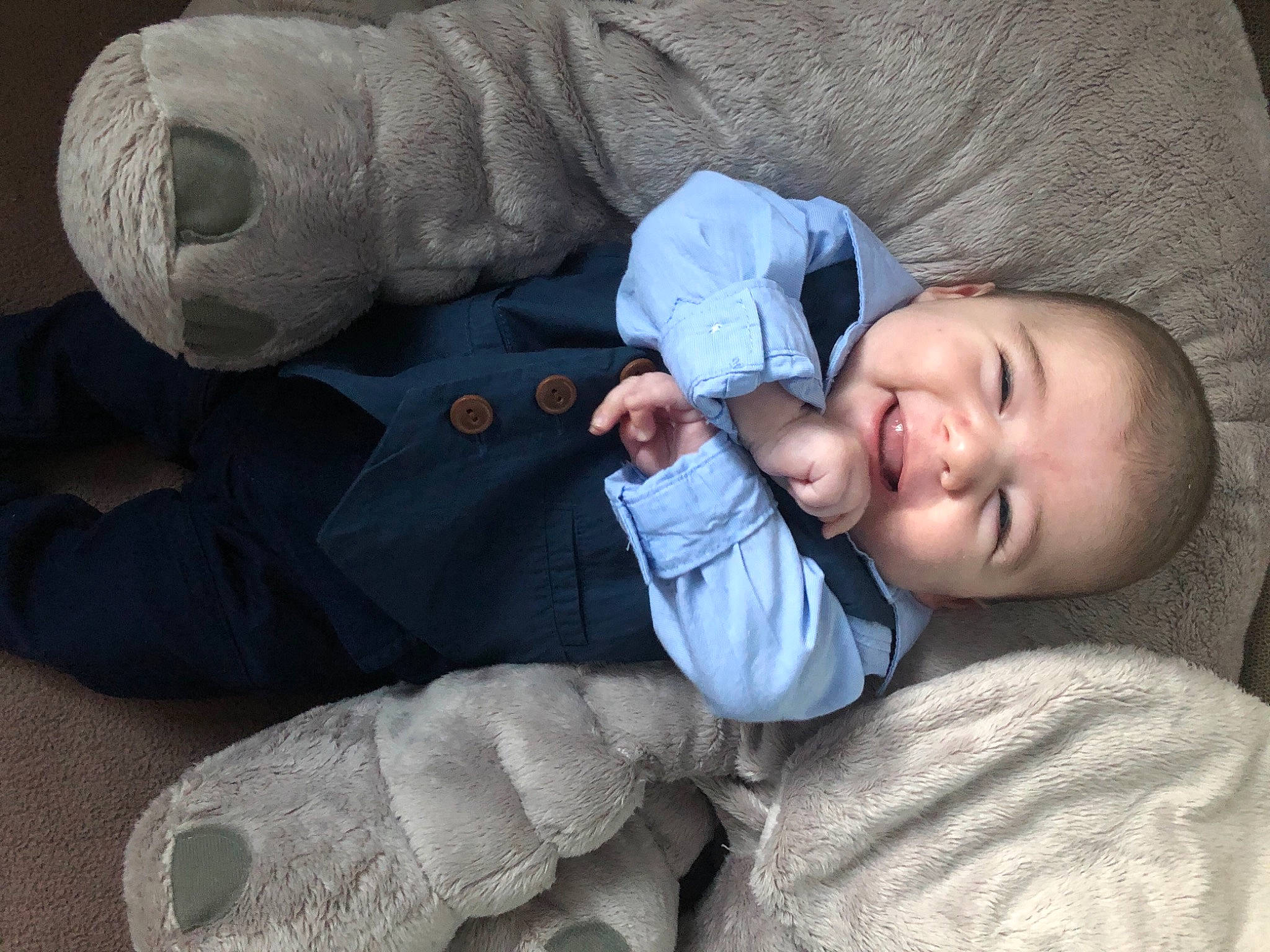 Ethan participe au concours pour gagner de l'argent avec cette photo : baby, child, comfort, nap, person, sleep, toddler