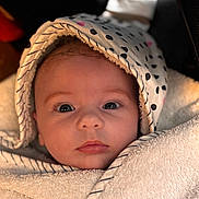 Rose a rejoint le concours — aidez-le/la à gagner de superbes lots ! baby, blanket, child, closeup, comfort, cozy, cute, expression, eyes, face, hood, indoor, infant, newborn, portrait, skin, soft, towel, warm, wrapped