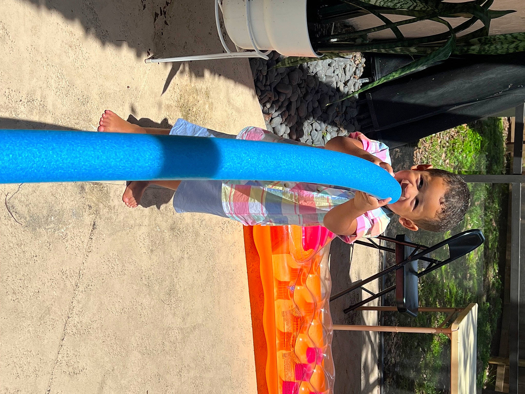 Eli is registered to the contest to win money with this photo: electric_blue, event, fun, happy, leisure, person, plant, pole, recreation, soil