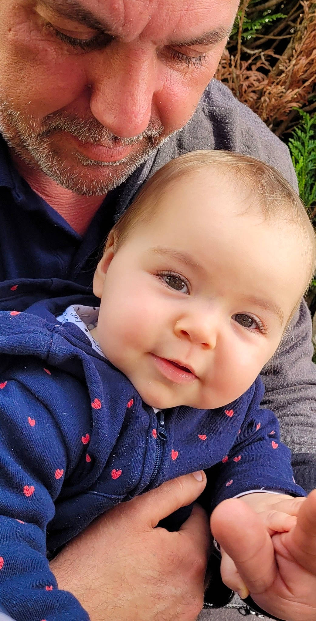 Alix a rejoint le concours — aidez-le/la à gagner de superbes lots ! baby, baby_toddler_clothing, cheek, chin, face, facial_expression, finger, gesture, hairstyle, happy, head, iris, lip, nose, organ, people, person, skin, sleeve, smile