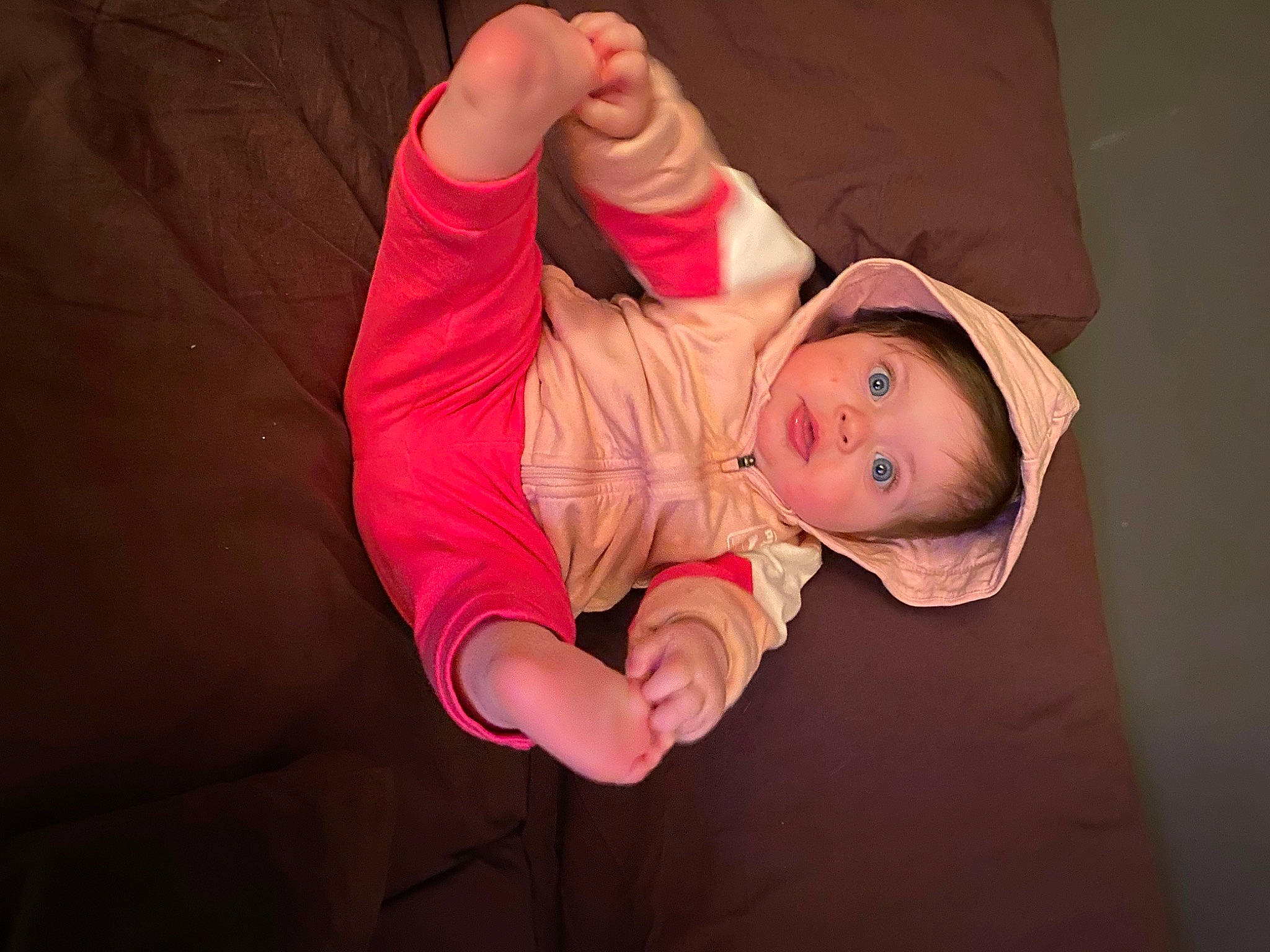 Mia participe au concours pour gagner de l'argent avec cette photo : baby, baby_toddler_clothing, carmine, cheek, child, comfort, finger, flash_photography, foot, fun, gesture, happy, human_leg, mouth, nail, person, room, sitting, sleeve, toddler