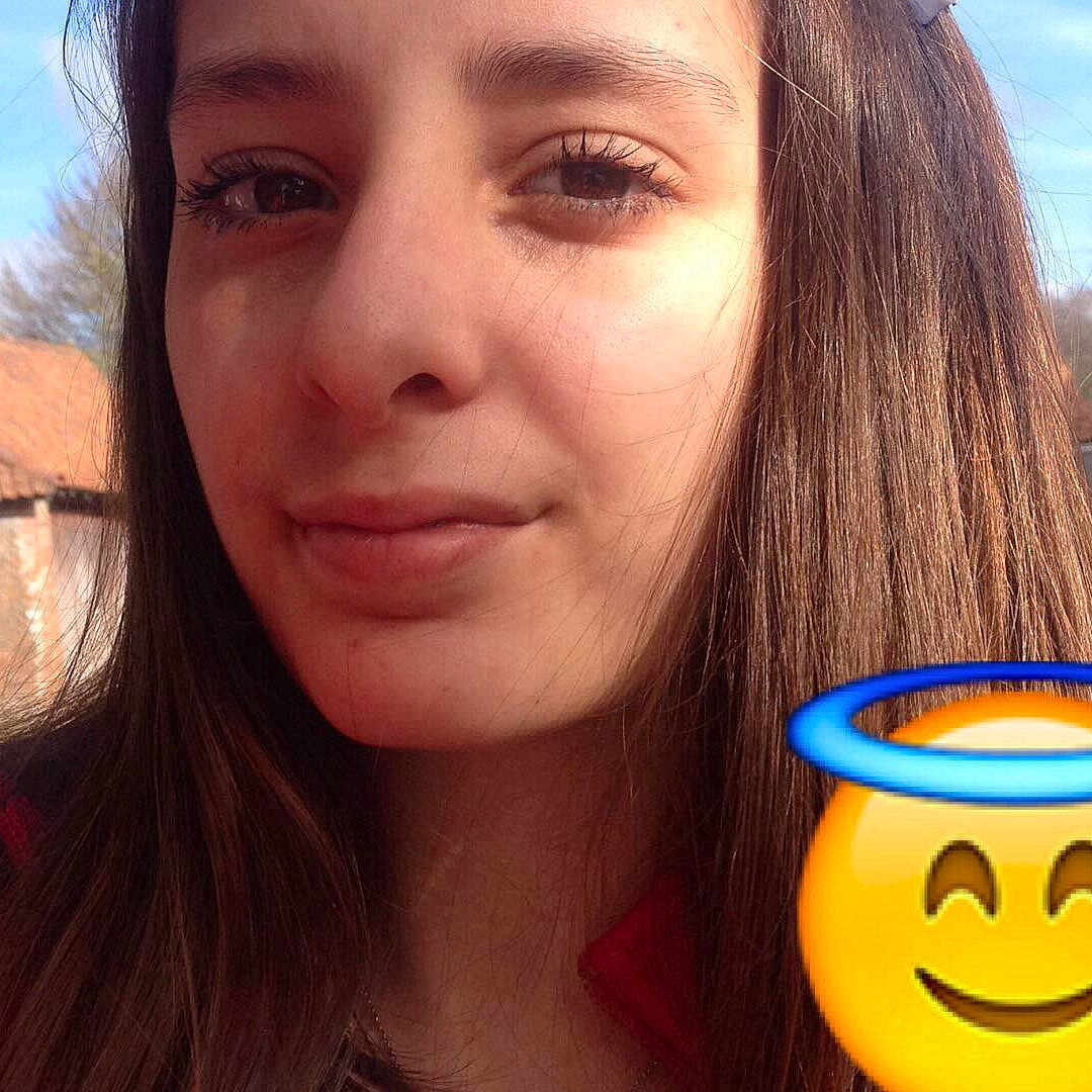 Malvina a rejoint le concours — aidez-le/la à gagner de superbes lots ! bangs, black_hair, brown_hair, cheek, chin, eye, eyebrow, face, forehead, girl, hairstyle, head, human_hair_color, lip, long_hair, mouth, nose, person, selfie, smile