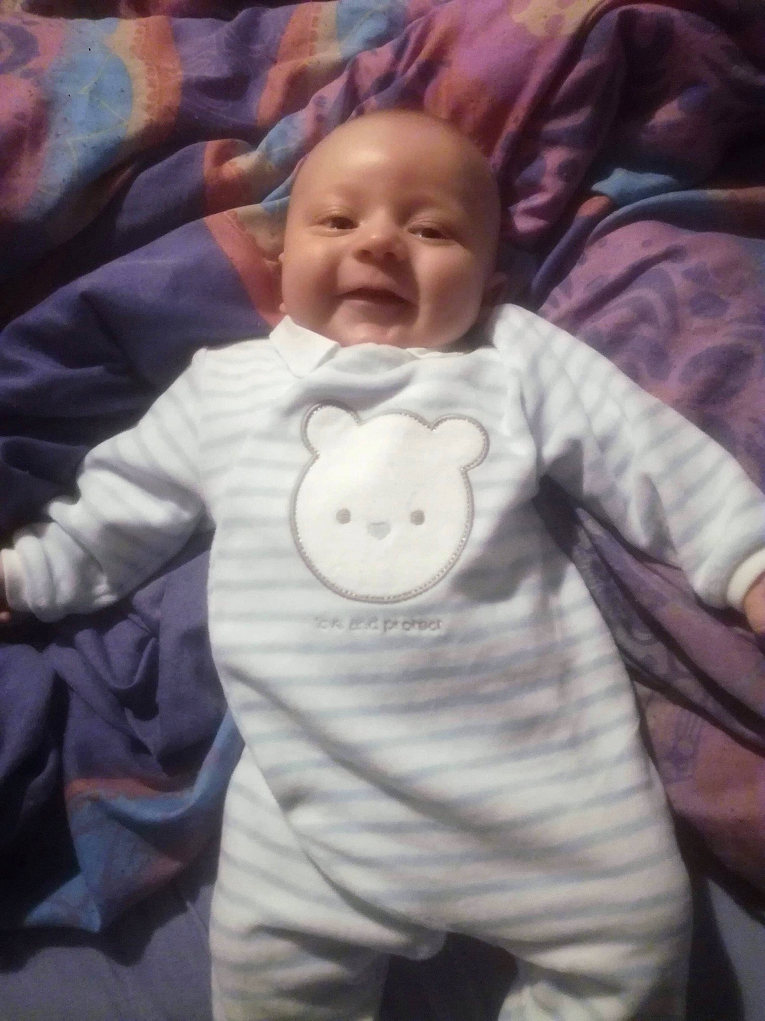 Marine participe au concours pour gagner de l'argent avec cette photo : baby, child, facial_expression, person, product, smile, toddler