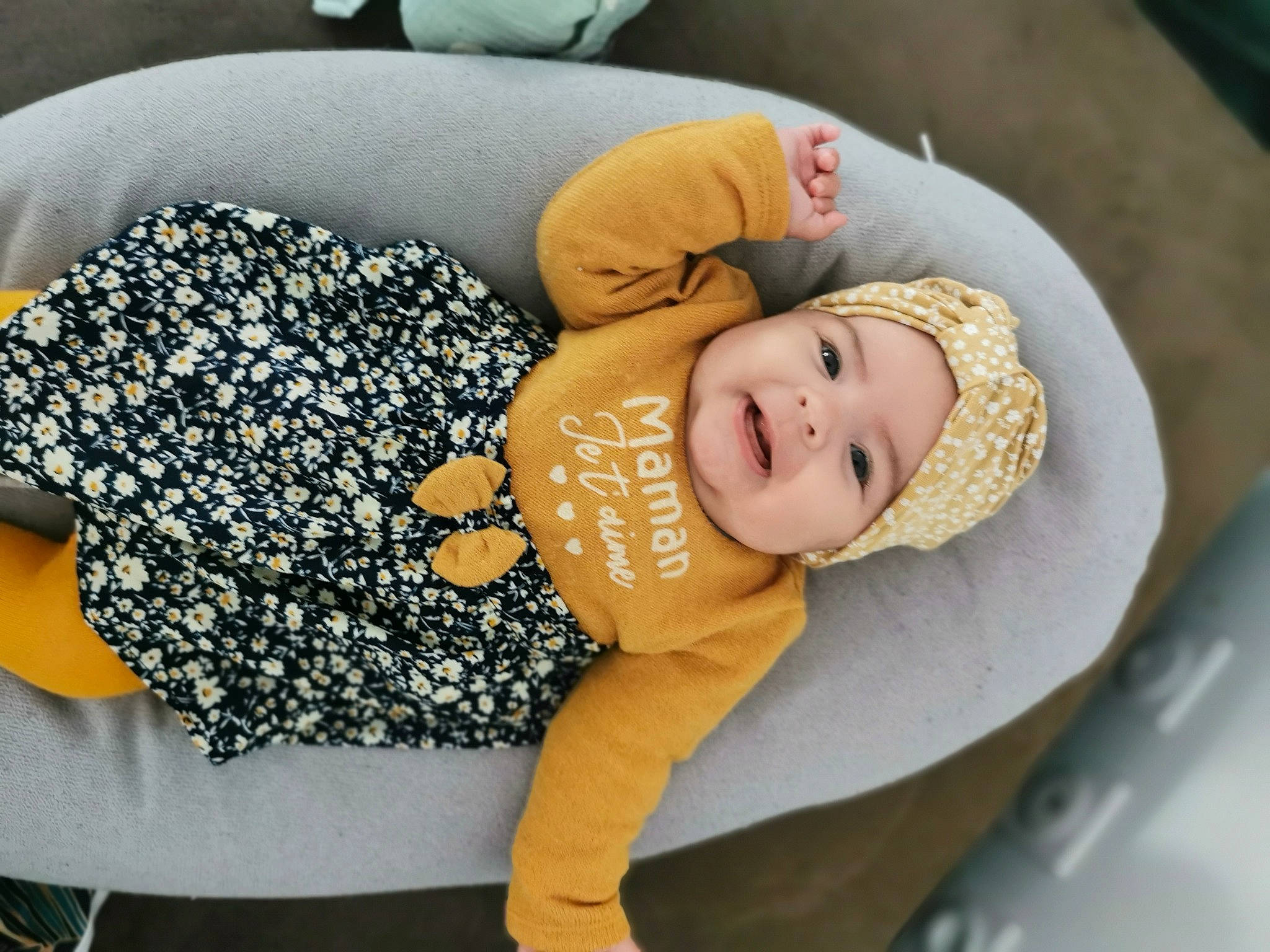 Ambre a rejoint le concours — aidez-le/la à gagner de superbes lots ! baby, baby_products, baby_sleeping, baby_toddler_clothing, beanie, cap, child, comfort, face, fashion_accessory, glasses, happy, hat, headwear, knit_cap, person, sitting, sleeve, smile, textile