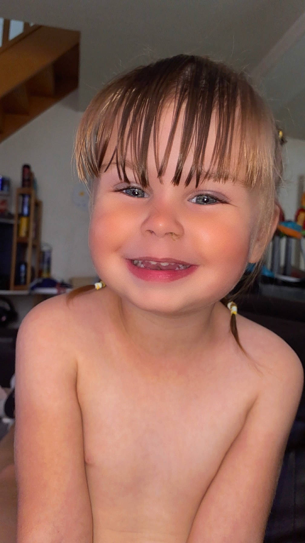 Jade participe au concours pour gagner de l'argent avec cette photo : cheek, chest, chin, ear, eyebrow, eyelash, forehead, happy, human_body, iris, jaw, joy, lip, mouth, neck, nose, person, shoulder, skin, smile