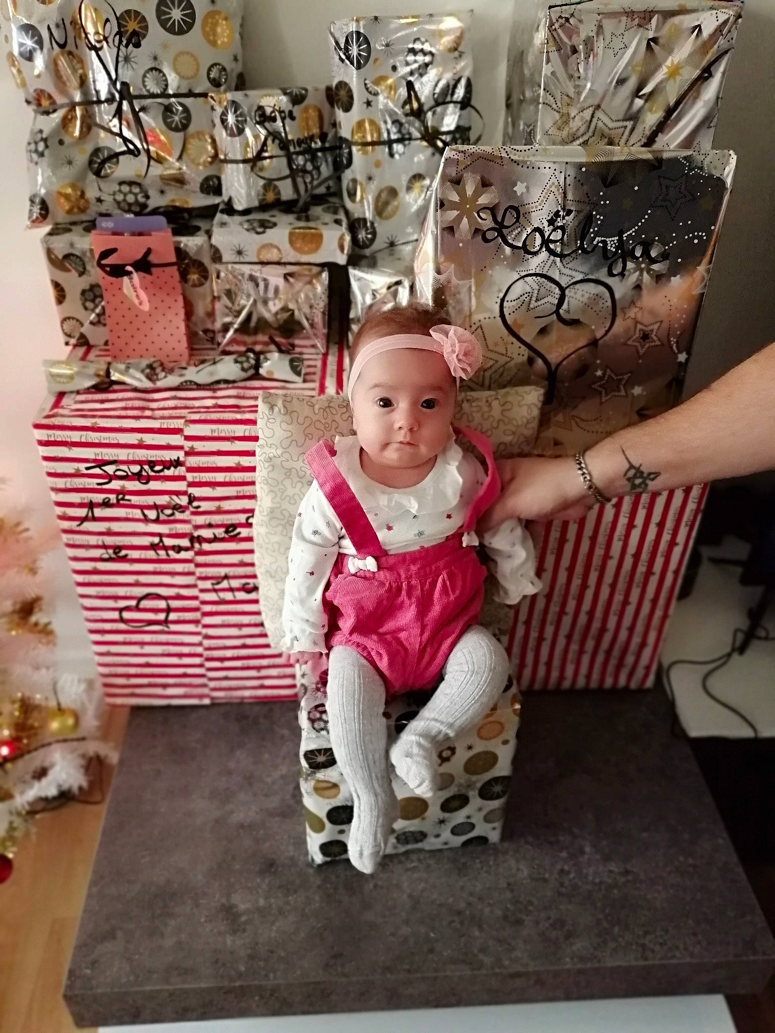 Loëlya participe au concours pour gagner de l'argent avec cette photo : chair, child, furniture, person, room, toddler