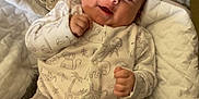 Lina a rejoint le concours — aidez-le/la à gagner de superbes lots ! animal_print, baby, blanket, child, comfort, cozy, cushion, cute, face, happy, indoor, infant, newborn, onesie, portrait, resting, seat, sleepwear, smiling, soft