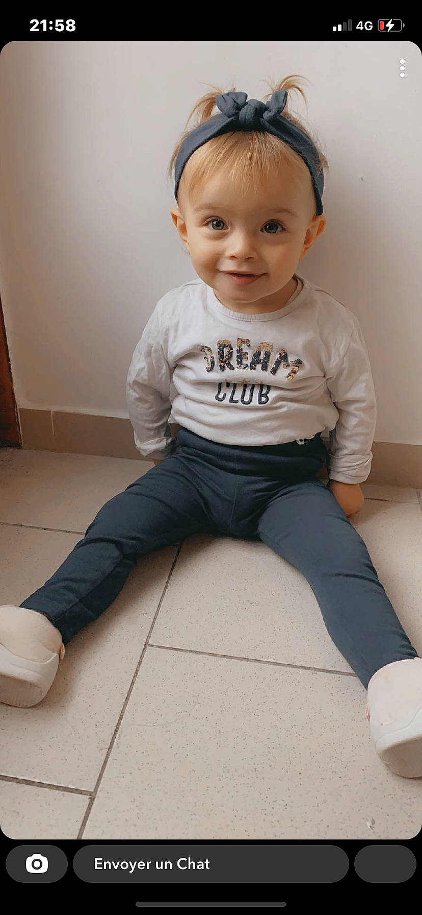 Romy a rejoint le concours — aidez-le/la à gagner de superbes lots ! arm, baby, baby_toddler_clothing, cheek, child, clothing, cool, eye, eyebrow, flooring, happy, joy, knee, leg, neck, person, sitting, skin, sleeve, smile