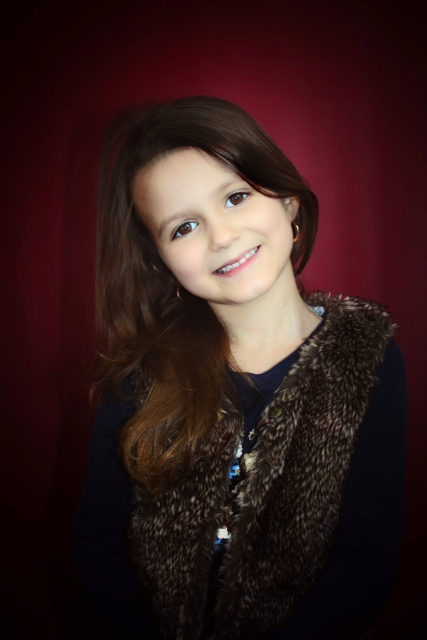 Klara participe au concours pour gagner de l'argent avec cette photo : black_hair, chin, electric_blue, eye, eyebrow, eyelash, fashion_design, flash_photography, happy, iris, joy, layered_hair, lip, lipstick, long_hair, makeover, person, purple, shoulder, skin