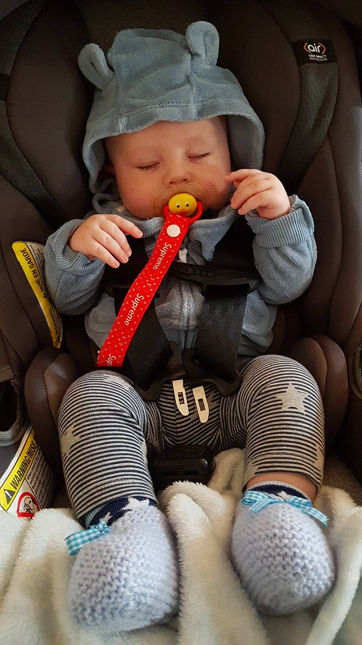 Kyle participe au concours pour gagner de l'argent avec cette photo : auto_part, baby, baby_carriage, baby_in_car_seat, baby_toddler_clothing, car_seat, comfort, finger, hand, headwear, human_leg, knee, nail, person, photograph, product, seat_belt, skin, thigh, thumb
