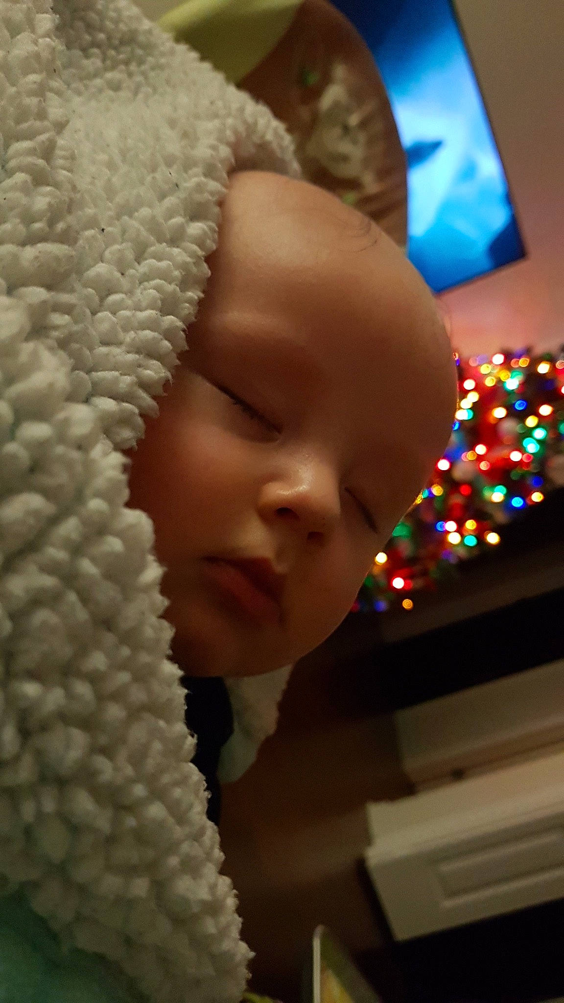 Kyle participe au concours pour gagner de l'argent avec cette photo : child, chin, close_up, ear, event, eyebrow, eyelash, facial_expression, finger, fun, happy, headgear, human_body, knit_cap, lip, mouth, nose, organ, person, skin