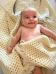 Ambre participe au concours pour gagner de l'argent avec cette photo : art, baby, baby_products, baby_toddler_clothing, cheek, child, comfort, craft, creative_arts, fashion_accessory, linens, pattern, person, sitting, sleeve, smile, textile, thumb, toddler, wool