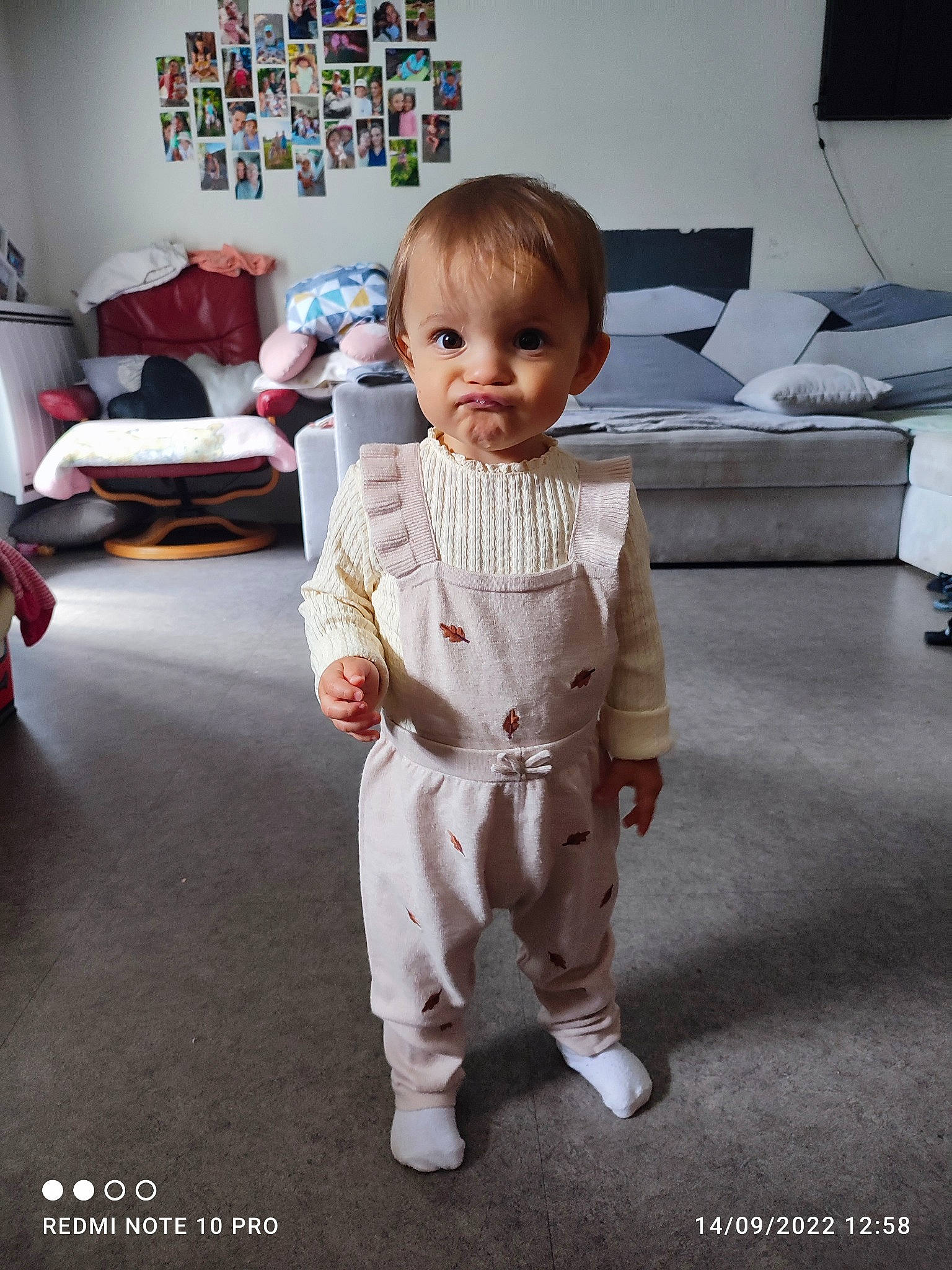Ambre participe au concours pour gagner de l'argent avec cette photo : baby, child, costume, event, fashion_design, flooring, formal_wear, fun, fur, gesture, happy, lamp, person, room, sitting, sleeve, suit, toddler, walking