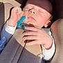 Matteo a rejoint le concours — aidez-le/la à gagner de superbes lots ! baby, sleeping, car_seat, pacifier, infant, child, sunlight, shadow, hand, clothing, seatbelt, blanket, closeup, indoors, peaceful, cute, portrait, infancy, resting, relaxation
