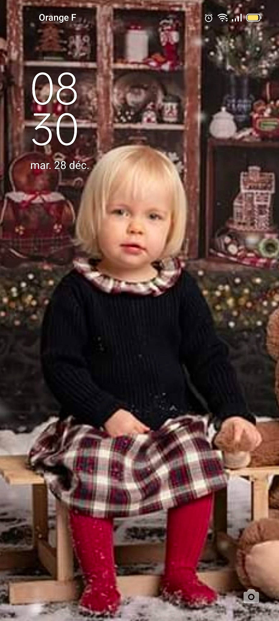 Louanne participe au concours pour gagner de l'argent avec cette photo : baby_toddler_clothing, blond, brown_hair, child, christmas, christmas_eve, event, holiday, human_body, pattern, people, person, plaid, room, sitting, sleeve, snapshot, standing, tartan, toddler