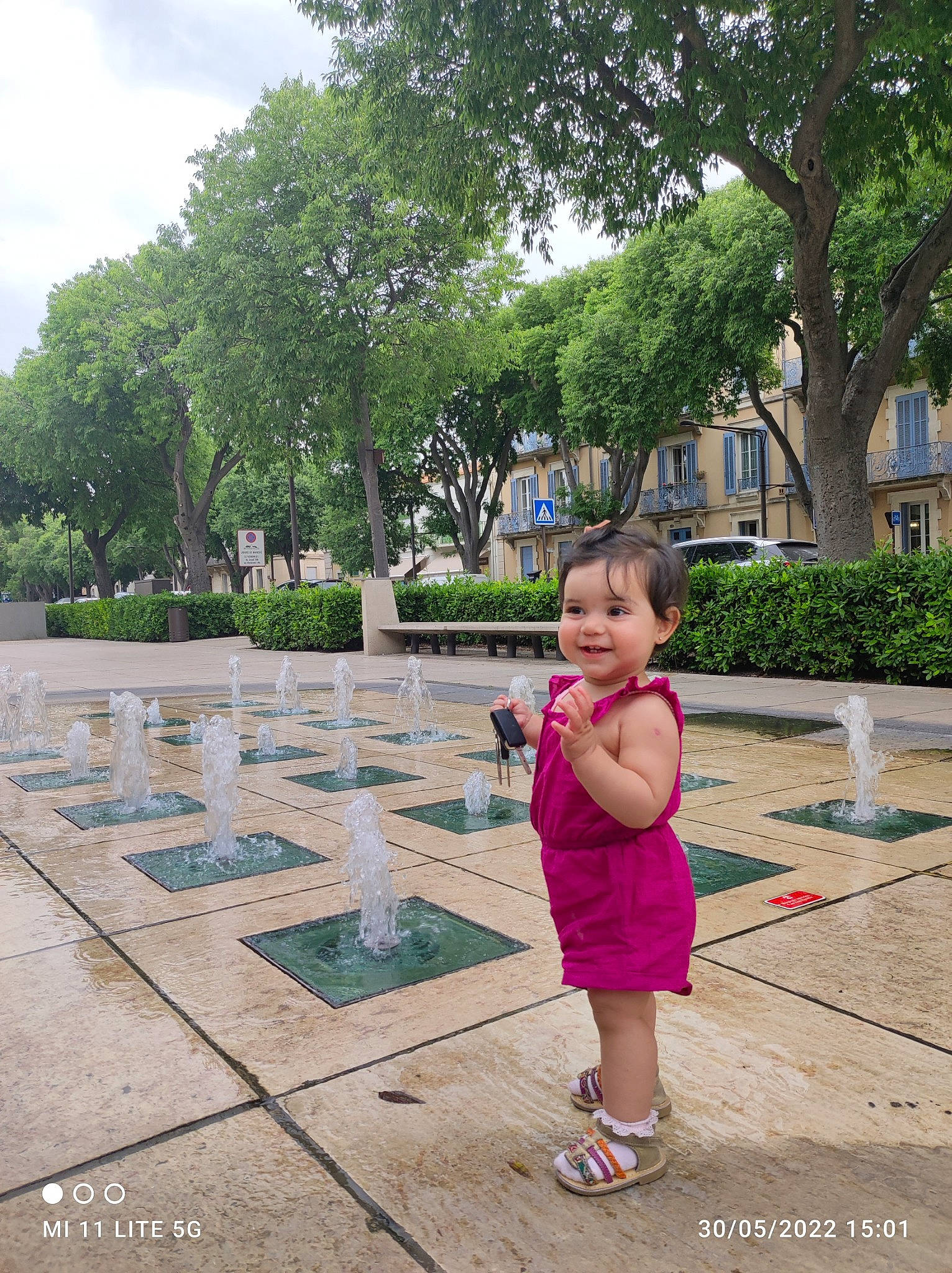 Inès a rejoint le concours — aidez-le/la à gagner de superbes lots ! botany, child, city, flooring, fun, grass, joy, landscape, leaf, leisure, magenta, person, plant, public_space, recreation, road_surface, sidewalk, sky, summer, toddler