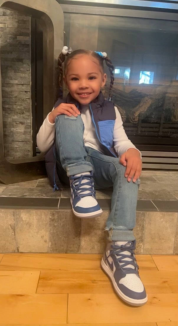 Amina Nikole joined the competition — help win amazing prizes! cool, denim, flash_photography, flooring, footwear, fun, hairstyle, happy, human_body, human_leg, joy, knee, outdoor_shoe, outerwear, person, shoe, skin, smile, snapshot, thigh