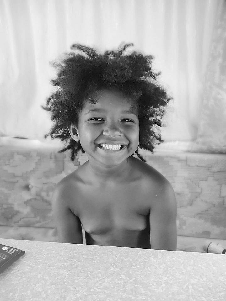 Romy a rejoint le concours — aidez-le/la à gagner de superbes lots ! black, black_and_white, eye, eyebrow, eyelash, face, facial_expression, flash_photography, forehead, hairstyle, happy, jaw, joy, monochrome, monochrome_photography, neck, person, photograph, shoulder, smile