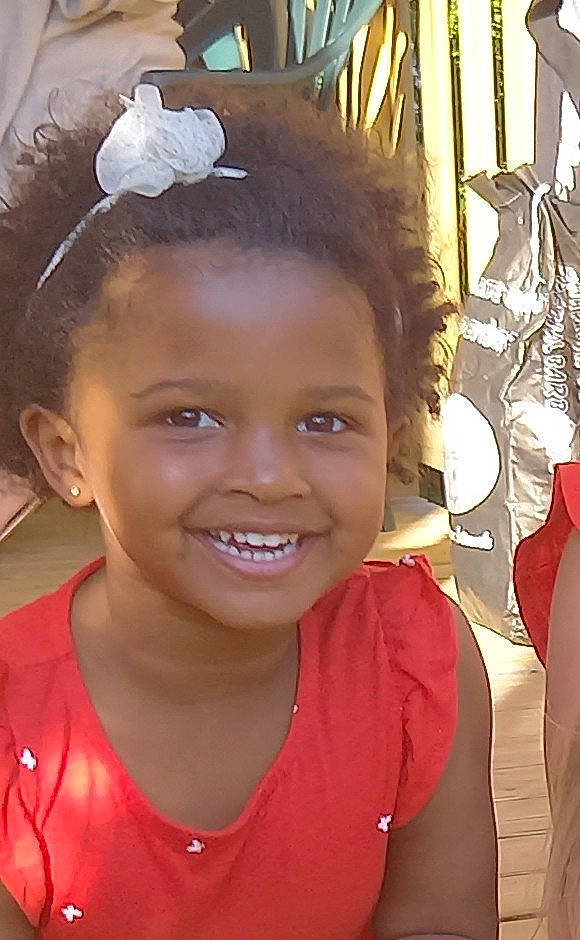 Romy a rejoint le concours — aidez-le/la à gagner de superbes lots ! cheek, child, chin, cool, ear, eye, eyebrow, eyelash, forehead, fun, hairstyle, happy, head, iris, joy, lip, neck, person, skin, smile