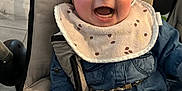 Avoye a rejoint le concours — aidez-le/la à gagner de superbes lots ! baby, bib, cheeks, child, clothing, cushion, denim, eyes, face, hand, happy, head, indoor, infant, legs, mouth, person, seat, skin, smiling