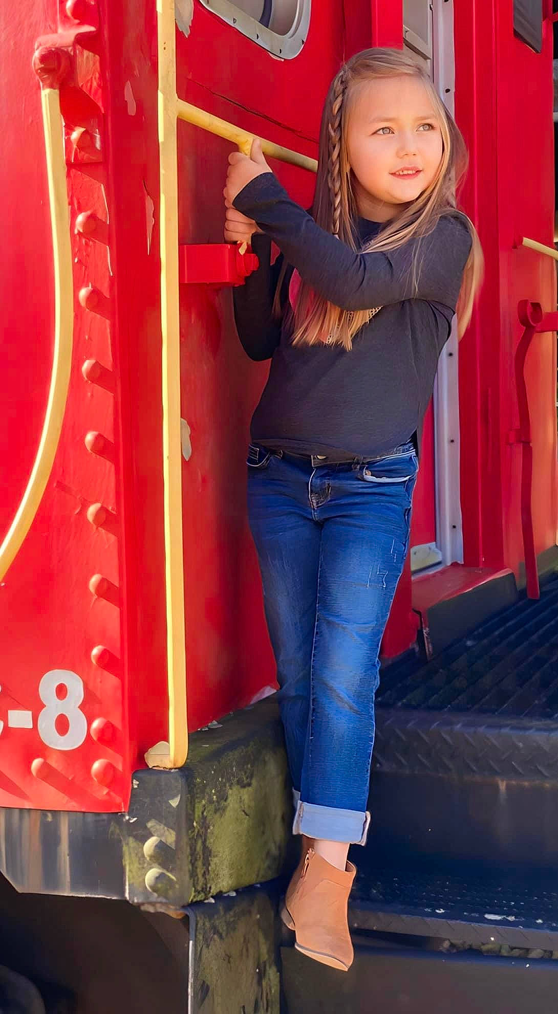 Kenslie joined the competition — help win amazing prizes! blond, brown_hair, clothing, denim, electric_blue, facial_expression, fun, human_leg, jeans, joint, long_hair, magenta, person, pink, red, standing, t_shirt, textile, thigh, waist