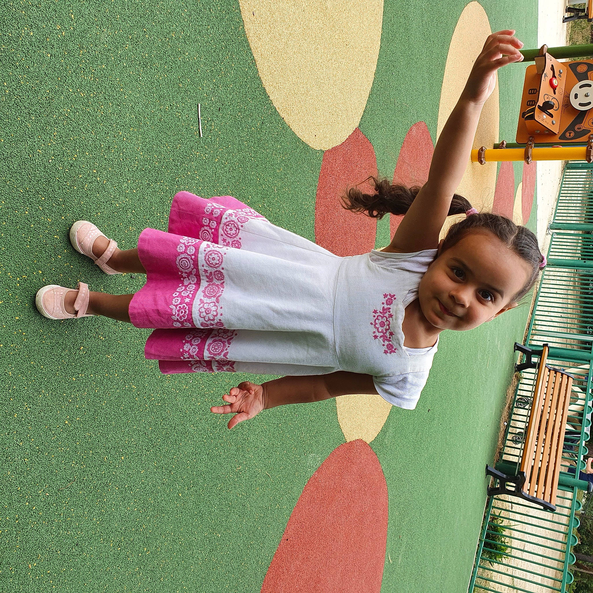 Kim a rejoint le concours — aidez-le/la à gagner de superbes lots ! arm, joy, leisure, person, photography, pink