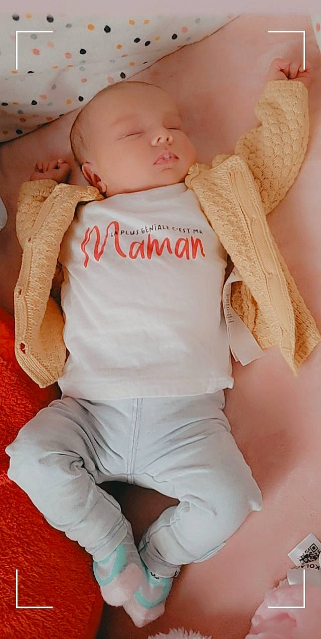 Gabriella participe au concours pour gagner de l'argent avec cette photo : abdomen, baby, baby_sleeping, baby_toddler_clothing, chest, comfort, hand, human_body, knee, neck, person, pink, shoulder, skin, sleeve, t_shirt, thigh, toddler, trunk, waist