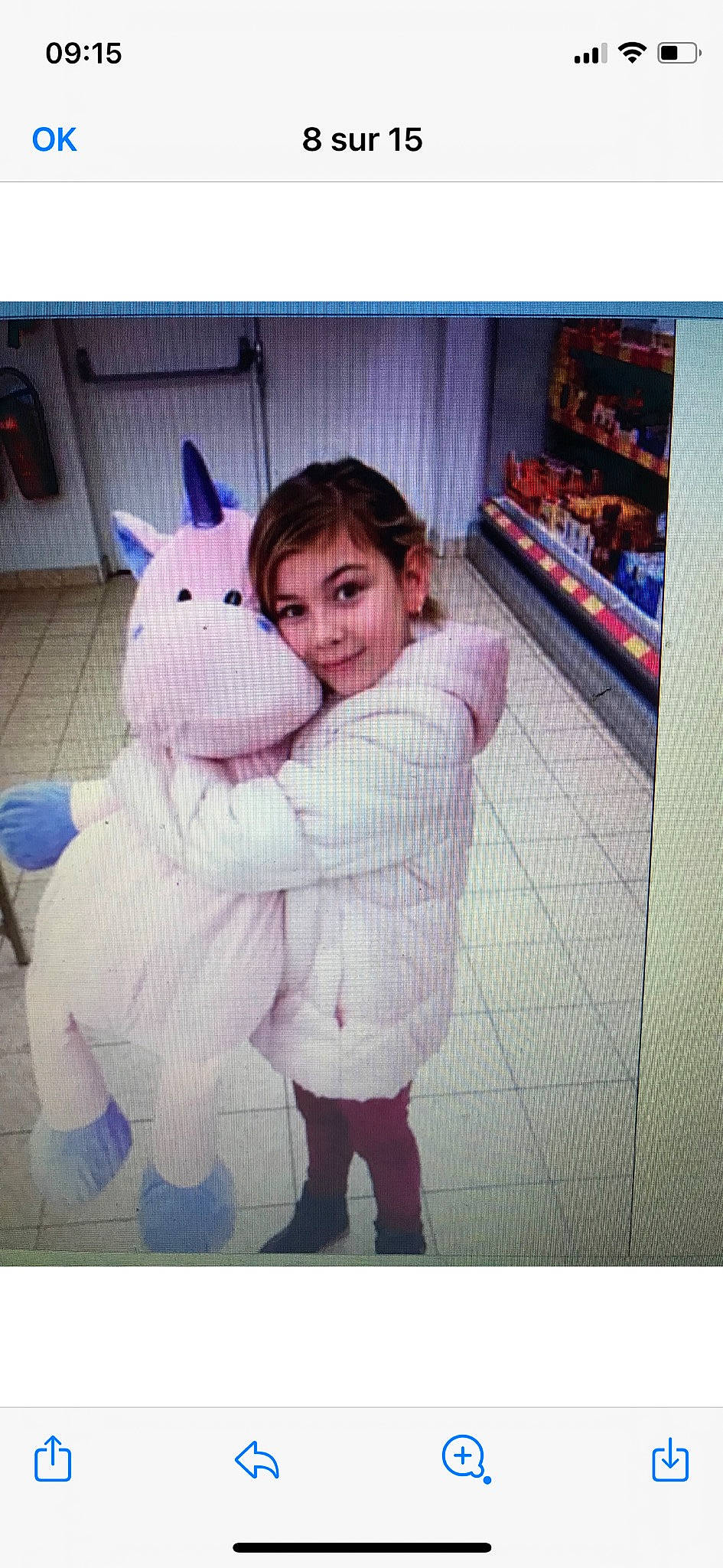 Alicya a rejoint le concours — aidez-le/la à gagner de superbes lots ! beauty, child, cool, event, font, fun, fur, gesture, happy, magenta, pattern, person, photo_caption, product, purple, room, smile, suit, technology, textile