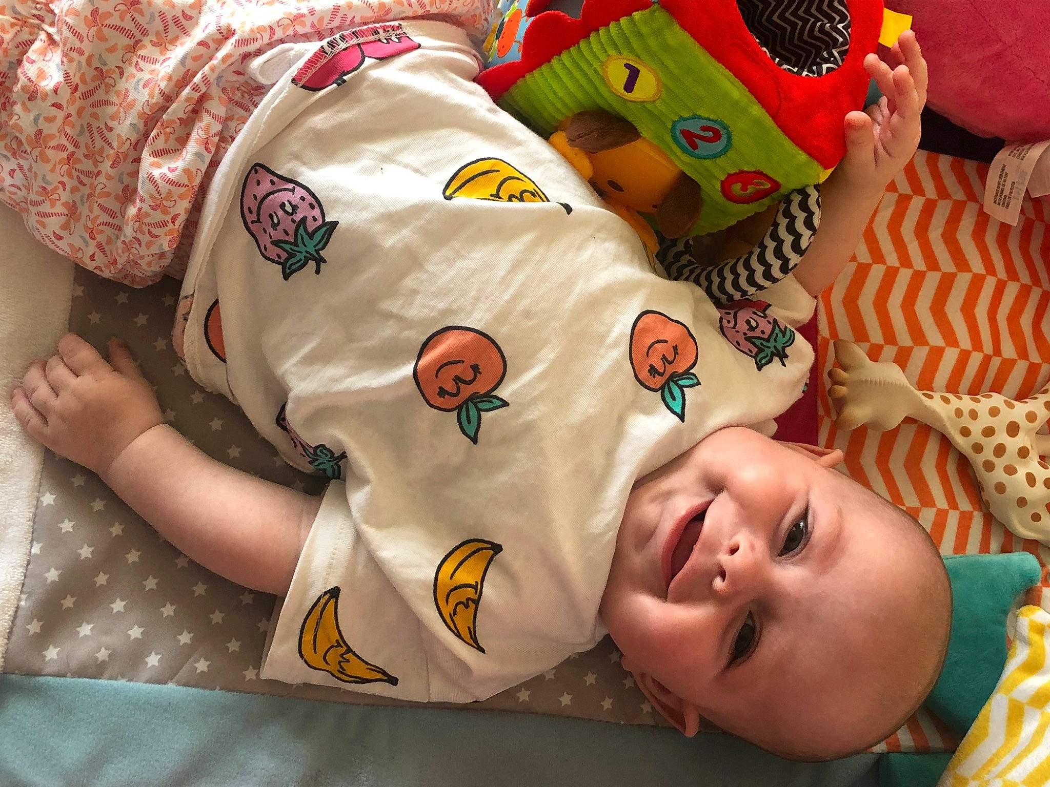 Ghjulia participe au concours pour gagner de l'argent avec cette photo : baby, baby_toddler_clothing, cheek, child, facial_expression, finger, fun, happy, human, human_body, infant_bodysuit, joy, mammal, mouth, orange, pattern, person, skin, sleeve, textile