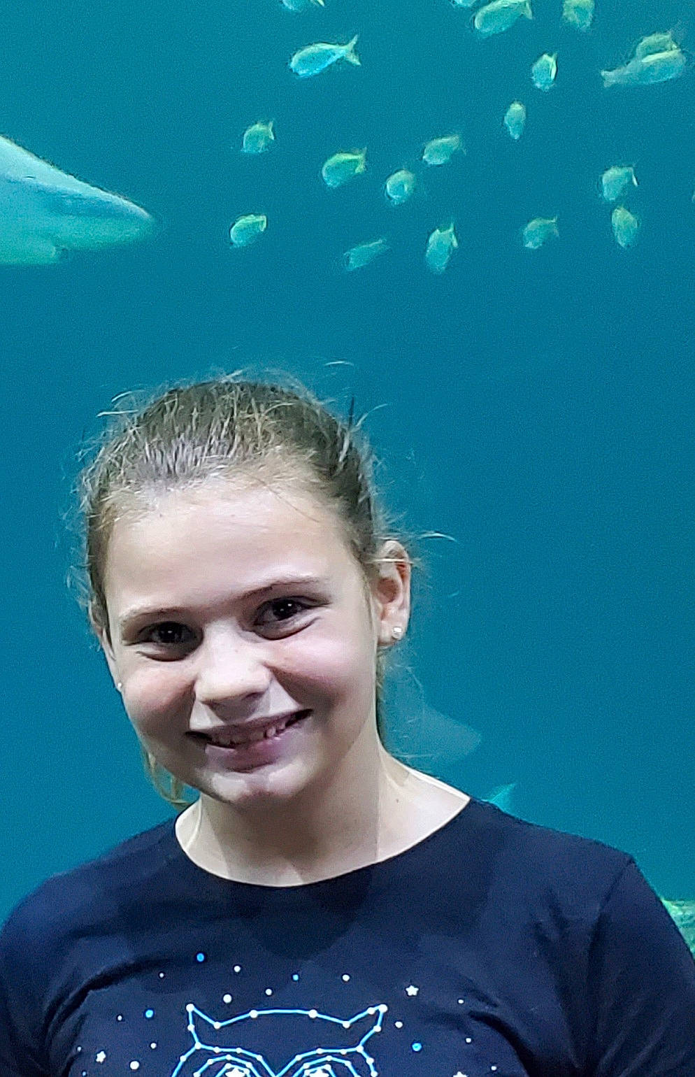 Tabitha is registered to the contest to win money with this photo: aqua, azure, electric_blue, fin, fish, fun, gesture, hair, happy, head, joy, leisure, mammal, marine_biology, ocean, person, sea, smile, t_shirt, underwater