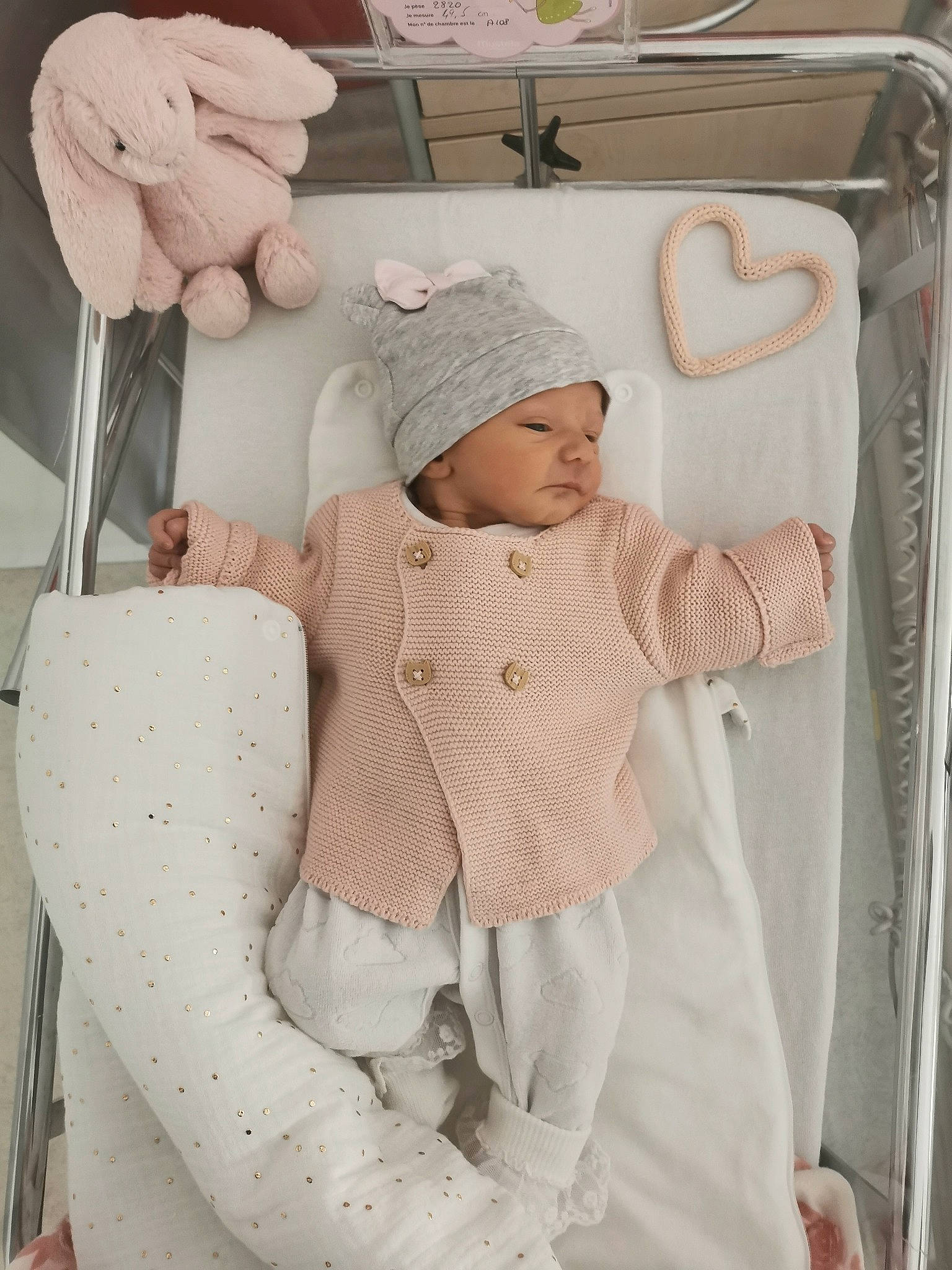 Garance a rejoint le concours — aidez-le/la à gagner de superbes lots ! baby, baby_products, birth, child, headwear, infant_bed, person, product, textile, toddler