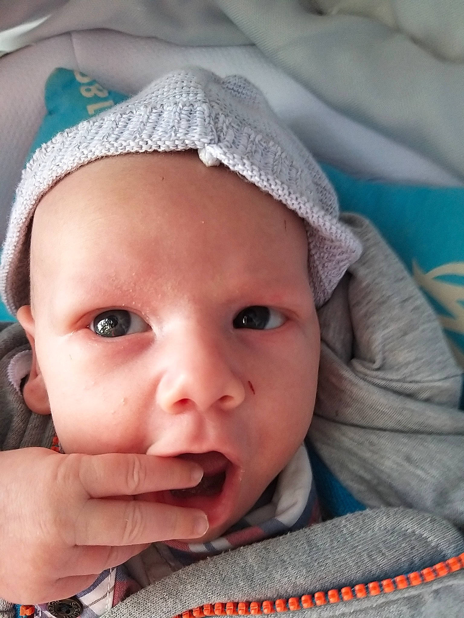 Bastien a rejoint le concours — aidez-le/la à gagner de superbes lots ! baby, cheek, child, chin, eye, eyebrow, face, facial_expression, forehead, head, headgear, lip, mouth, nose, person, skin, smile, toddler